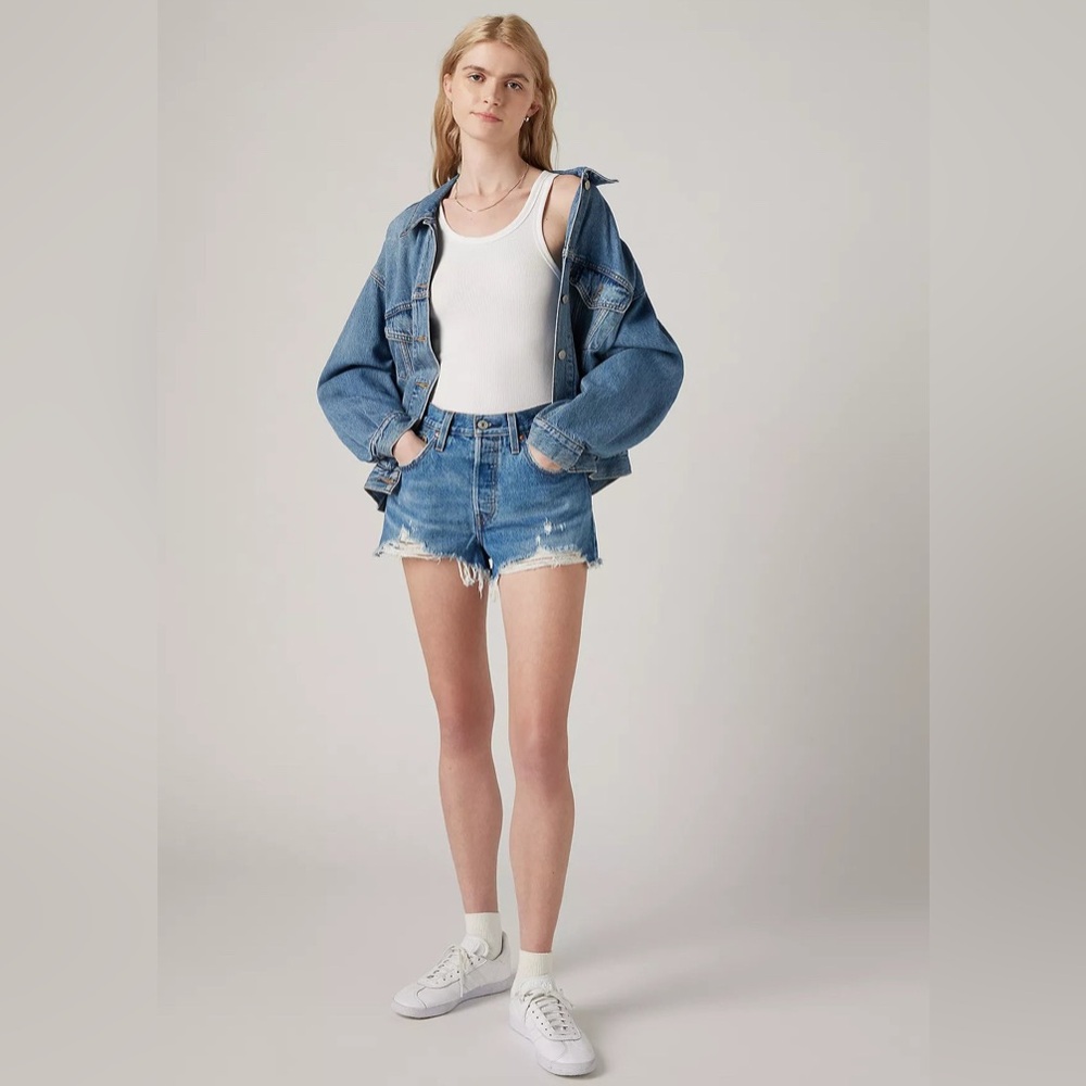 LEVI'S 501 Women's Shorts High Rise Buttoned Fly Distressed Mid Wash M - Picture 3 of 12
